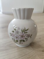 Ritka vadvirágos Zsolnay porcelán kisváza / Gömbváza arany peremmel