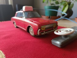 Ritka 1960-as évekbeli japán Ford Taunus Ichiko vezetékes távirányítós lemezjáték autó