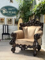 Nagy méretű, különlegesen faragott antik stílusú fotel