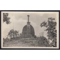 Magyarország,Mátrahegység - Hősök emlékoszlopa a Saskő csúcsán 1932