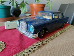 Mercedes-Benz 1960 Fecske / Heckflosse GAMA retro távirányítós autó