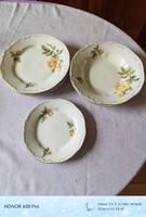 7 db arany tollazott sárga rózsás Zsolnay porcelán tányérok