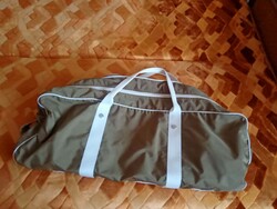 DRAPP UTAZÓTÁSKA ,KÖNNYŰ, /REPÜLÉSHEZ / 2 FIÓKOS,RÖVID FÜLLEL, NEM HASZNÁLT, MOSHATÓ