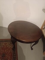 Antik körasztal gyönyörű faragott lábakkal