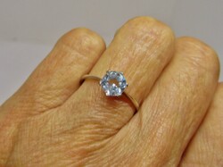 Elegáns  9kt  arany gyűrű kéktopáz kővel