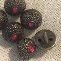 Antik, 800-as ezüst pityke gomb szett – Rubinvörös kőbetéttel (1 cm)