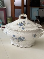 200 évesnél több porcelán leveses tál