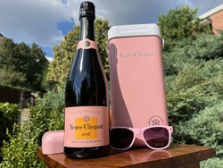 CHAMPAGNE CLUB - Veuve Clicquot Rosé Metal Cooler szett party napszemüveggel és Rosé pezsgővel