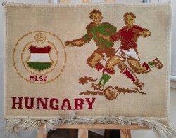 Régi foci MLSZ  falvédő 65x46 cm rojtok nélkül, tisztítást igényel.