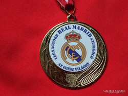 "A VILÁG LEGNAGYOBB REAL MADRID SZURKOLÓJA" ARANY SZÍNŰ FÉM ÉREM