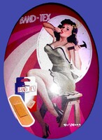 VINTAGE STÍLUSÚ-DR.MUSARD sebtapasz litografált FÉM doboza PIN UP HUMOROS ILLUSZTRÁCIÓVAL HIBÁTLAN