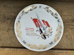 -AX692- Hollóházi porcelán dísztányér katonai emléktányér Magyar Néphadsereg fegyverzeti MN tál