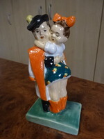 Berki mázas kerámia figura, szerelmes pár, kézi festés, magassága 13 cm. Jókai