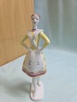 T3569 Hollóházi Bujáki népviseletes nő 25 cm