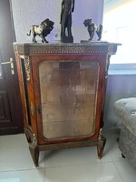 Empire vitrin