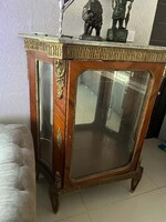 Empire vitrin