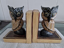 Fa bagoly könyvtámasz pár (az egyiken kis hiba) – kézzel faragott, kézzel festett,  mérete 15x16x8cm