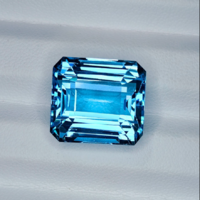 Befektetési Méretű Smaragdvágású (Swiss Blue) Brazíliai Topáz – 28,06 ct (IGI)