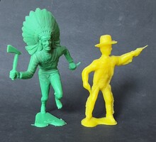 Retró műanyag trafikáru Indián és Cowboy 12-14cm