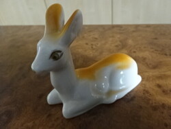 Orosz porcelán figura, fekvő őzike, hossza 9 cm. Jókai