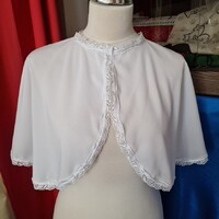 ESKÜVŐ BOL125 - Elegáns hímzett csipkés szélű hófehér színű boleró, pelerin