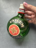 Régi Unicumos 0,5 dl-es üveg ﻿a vörös keresztes kupakkal