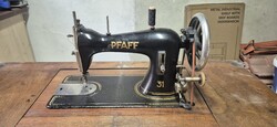 Pfaff 31 pedálos, asztalba süllyeszthető varrógép