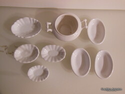 8 db - MUZEÁLIS - JÁTÉK TÁLALÓ - PORCELÁN - 11 x 9 x 4,5 cm -PECSENYÉS TÁLAK - 9 - 6 cm