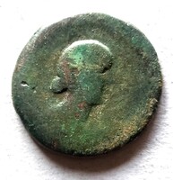 Római közép bronz azonosítatlan, női fej és álló alak,  zöld patina 10,3 gr/24 mm (L25)