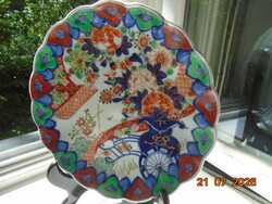 19.sz Meidzsi IMARI TÁL aranykontúrozott vázával bazsarózsával stilizált riksán  27,5 cm