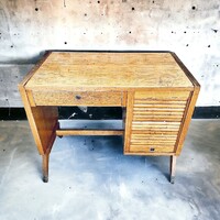 Retro, vintage design kisméretű íróasztal