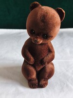 Retro szovjet/orosz flokkolt szivacs ülő maci, 17,5 cm – 1970–80-as évek