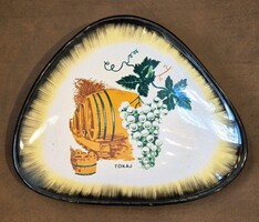 Bodrogkeresztúri ,,TOKAJ" feliratos és motívumos emlék tál, kínáló 20 x 16,5 cm