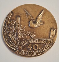 Pálffy Antal (1955–)  ? Felszabadulásunk 40. Évfordulójára  bronz emlék plakett  PA  szignóval  9 cm