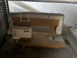 Retro Predom Łucznik 466 fémvázas elektromos varrógép