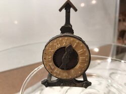 FÉM - BRONZ ÓRA - 7,5 x 4,5 cm - MINIATŰR - TÖMÖR - RETRO - OSZTRÁK - HIBÁTLAN