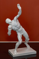 Súlylökő szobor, Pankotai Farkas Béla (1885–1945) tervei alapján készült herendi porcelán