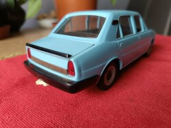 Retro Skoda 120 autó 21 cm világoskék játékautó