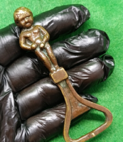Retro Figurális Réz Sörnyitó – Brüsszeli „Manneken Pis” (Pisilő kisfiú) – 1960-as évek