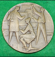 Vincze Dénes: Tervezők, mérnökök – Jelzett szocreál bronz plakett (80 mm) 1975