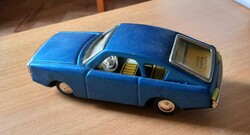 Retró kínai lemezautó (MF 234 &ndash; Renault 17) &ndash; Működő lendkerékkel!