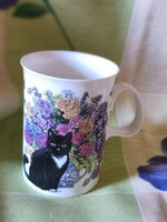 Angol csontporcelán bögre, virágok kerti széken mintázattal.