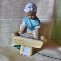 Vintage, ritkább,  kézzel festett kerámia népi figura – Teknőben mosó kislány, mosónő