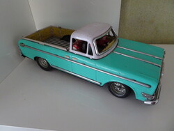 1960-as évekbeli MF-151 Pick-Up Truck.