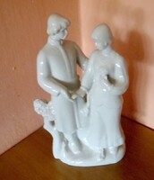 Régi retro orosz  Polonne porcelán figura  ukrán pár fehér mázas 1970-es évek