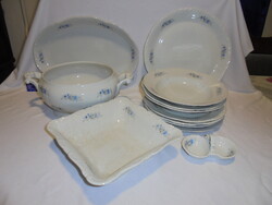 Kék virágos régi Zsolnay porcelán étkészlet meglévő darabjai