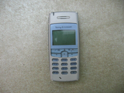 Sony Ericsson T 100-as mobiltelefon