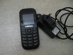 SAMSUNG GT-E 1200 mobiltelefon