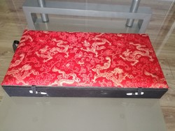 Nagyméretű, 8 rekeszes kínai sárkánymintás ékszerrendező doboz (32x16 cm)