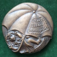 Csóka Zsuzsa: Szent Péter esernyője, Éremkedvelők Egylete (ÉKE) 2016. évi tagilletmény érem